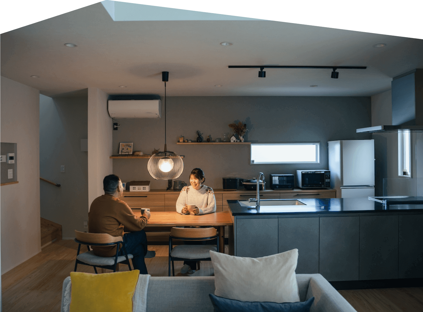 フジモクの注文住宅で豊かに暮らす家族