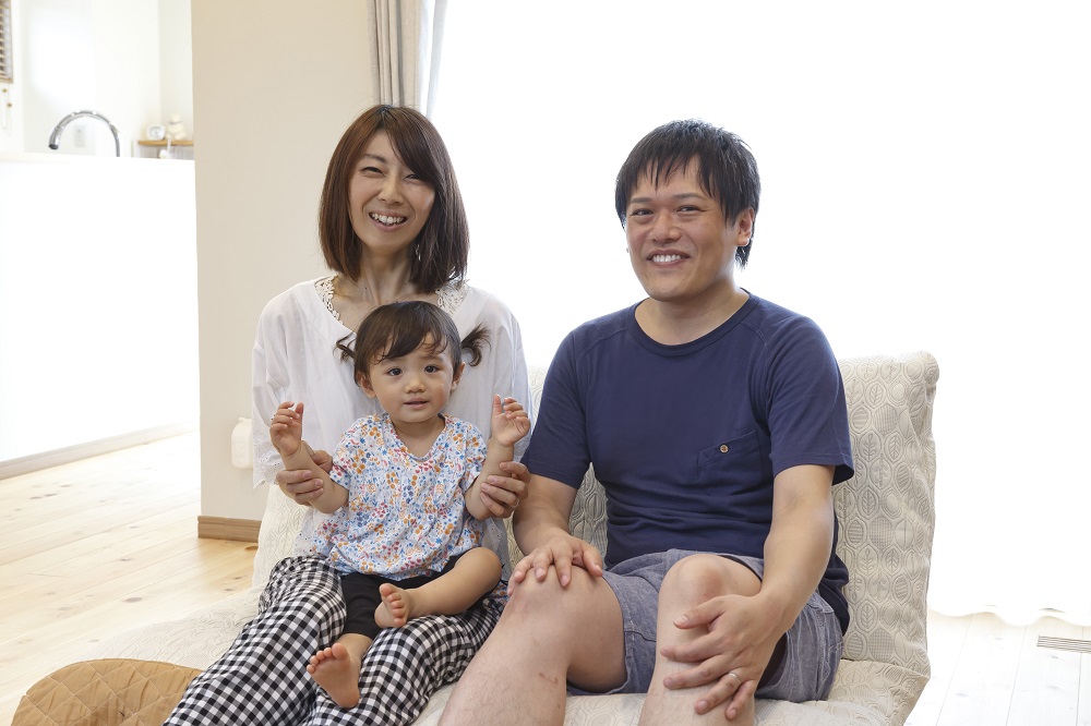 明るい光が降り注ぐ、開放感あふれる住まい