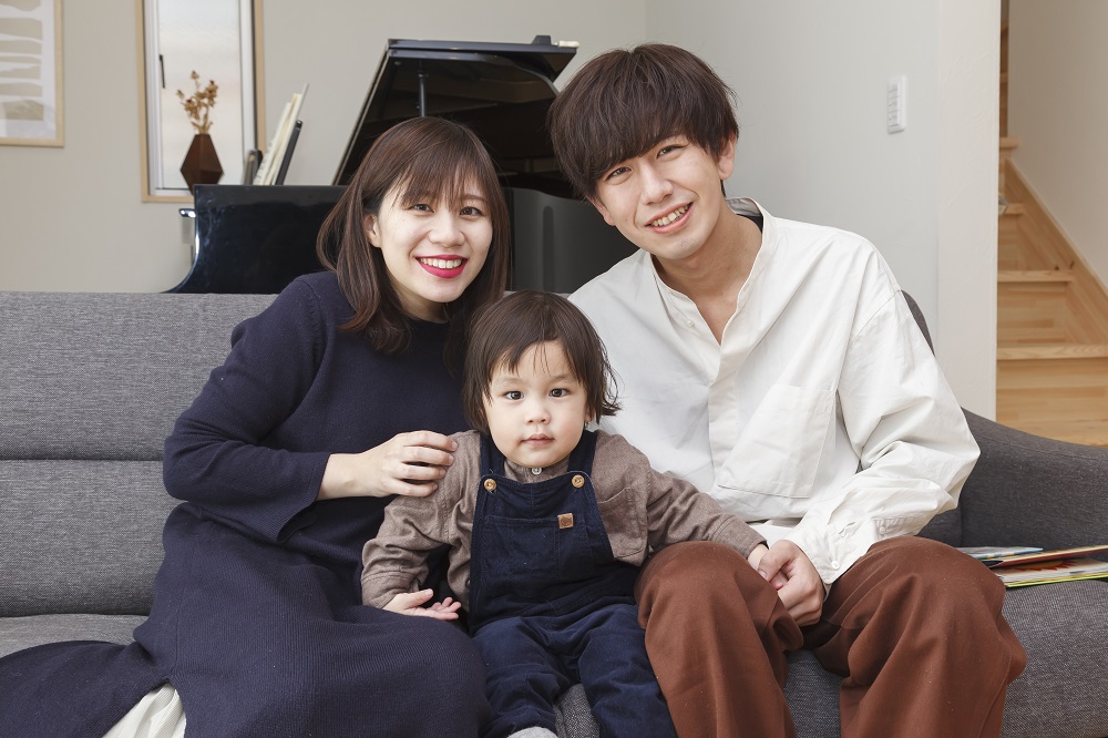 緑に寄り添い、自然光が心地いい家