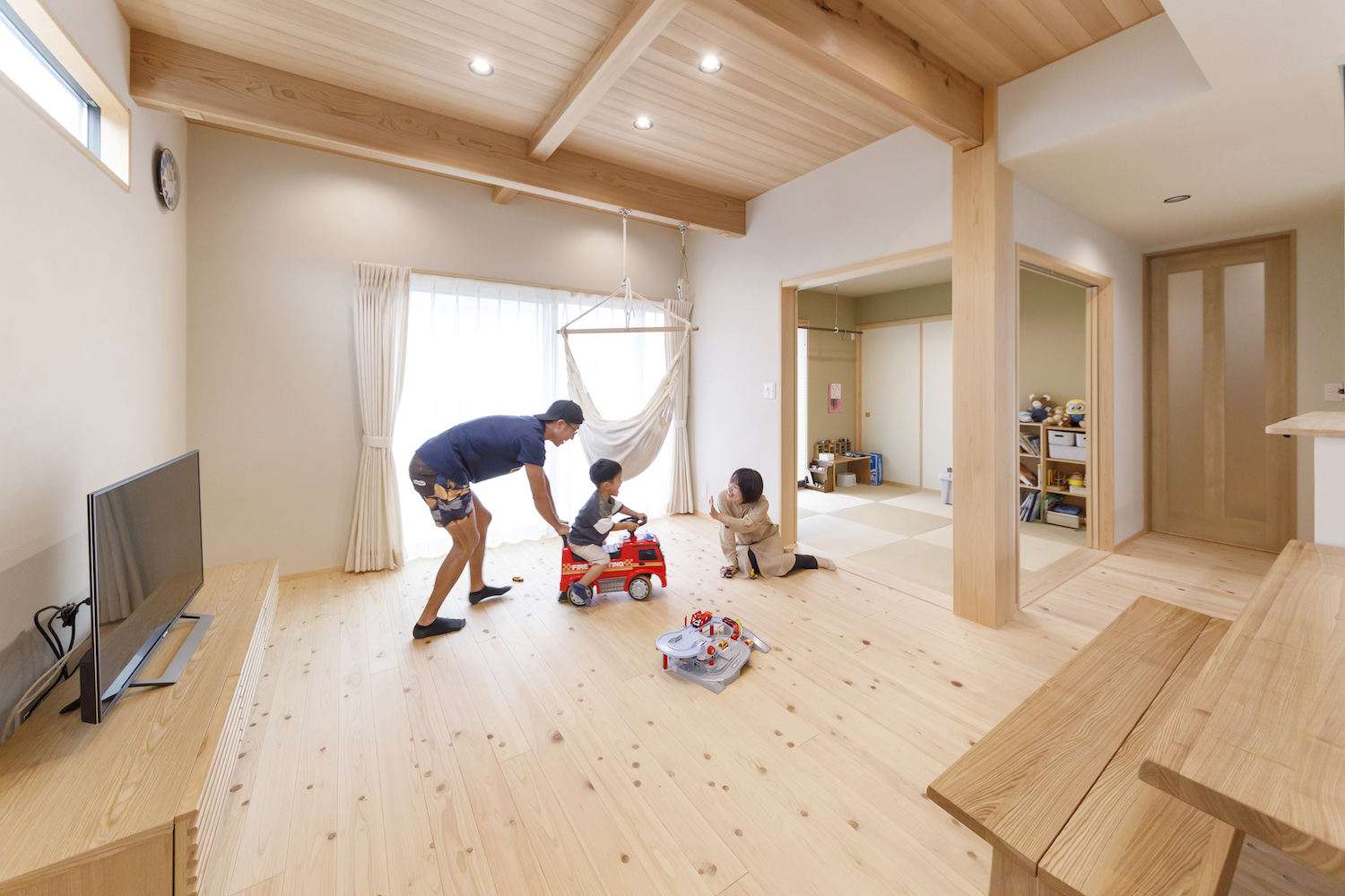 無垢材の気持ちよさと自然を感じられる住まい