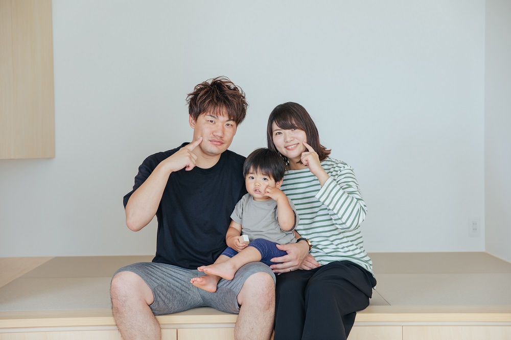 白と木の組み合わせが爽やかな平屋　