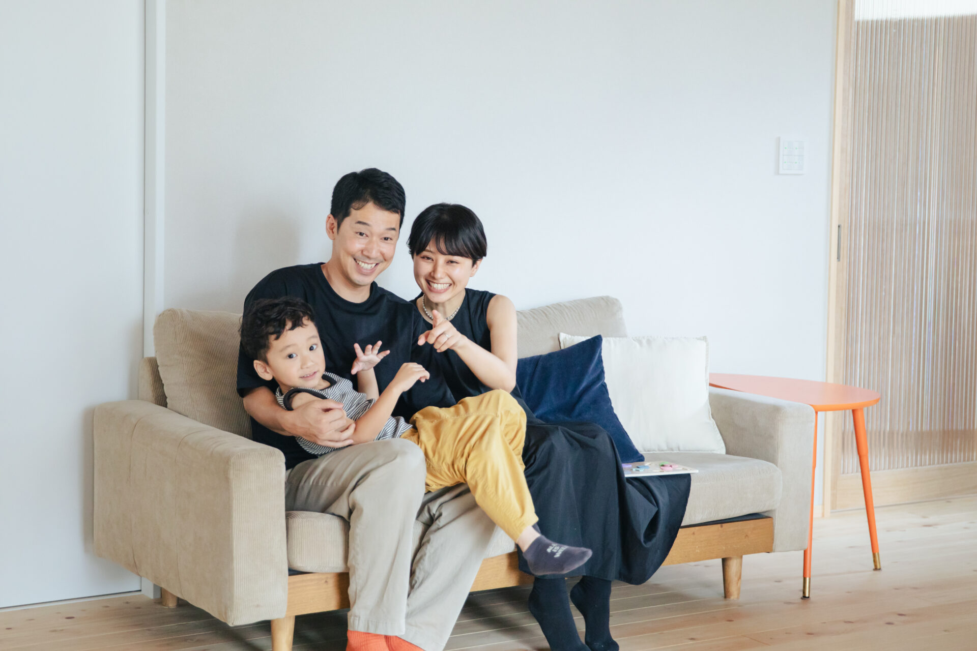 お家の真ん中のリビングがみんなの暮らしをつなぐ平屋の住まい