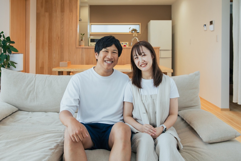 吹き抜けが心地よい、開放的で明るい住まい