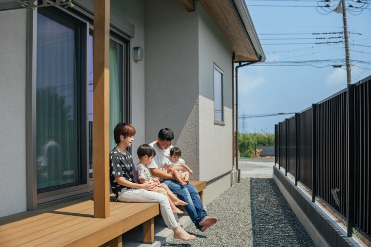 春を楽しむウッドデッキ(使いやすい広さと樹種の選び方・基本のお手入れ方法)