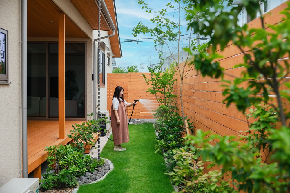 和の雰囲気も感じさせる植栽豊かなお庭